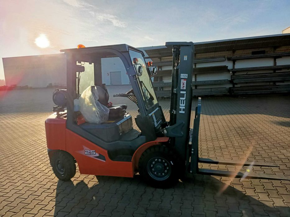 Wózek Widłowy Heli 2,5T 3,3M Kabina Nowy