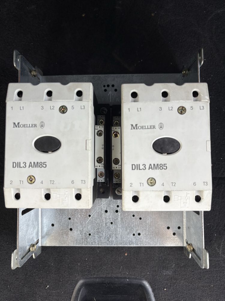 Moeller DIL3AM/22 Schütz 45KW Spule 230VAC Leistungsschütz Moeller DIL3AM/22 Schütz 45KW Spule 230VAC Leistungsschütz