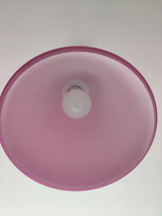 Lampa wisząca różowa