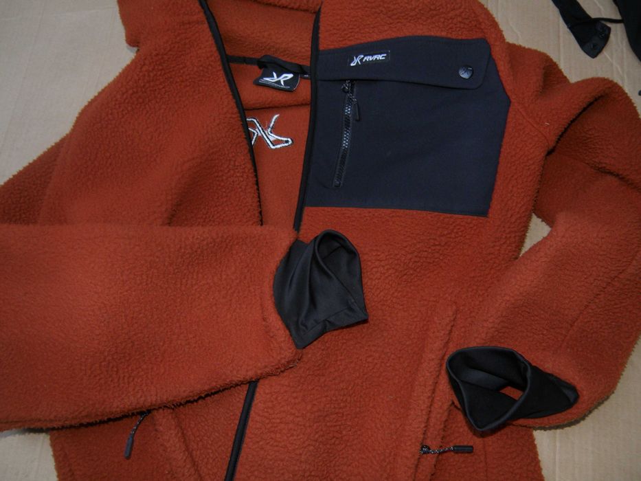 Revolution Race bluza