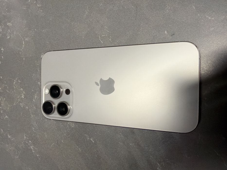 Iphone 16 pro max como novo