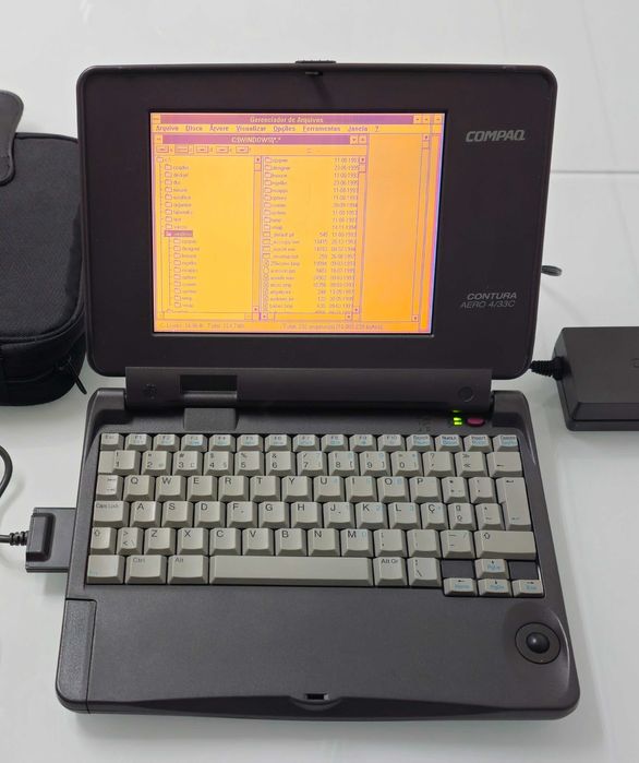 COMPAQ CONTURA AERO 4/33C + Drive de disquetes + Carregador + Bolsa de transporte (tudo original e a funcionar)