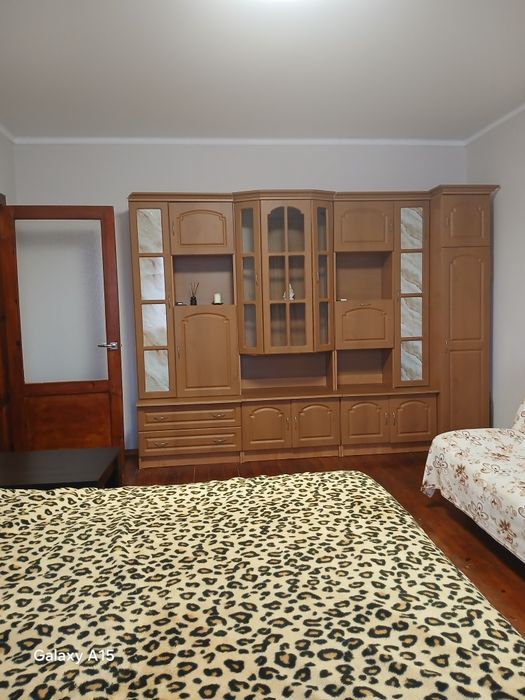 Сдам 1 кв ,центр,р-н 2 и 3 школы 6500гр
