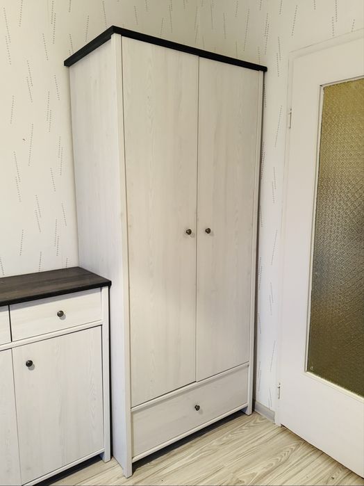 Szafa dwudrzwiowa z szufladą