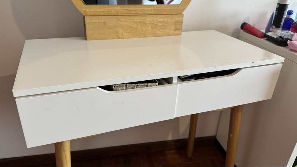 Penteadeira Hôma com espelho – estilo moderno escandinavo