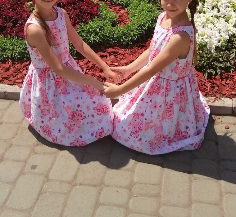 Красивые платья для близняшек