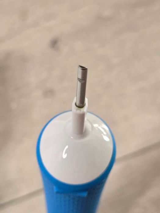 Szczoteczka elektryczna Oral-B Vitality 100 Cross Acrion niebieska