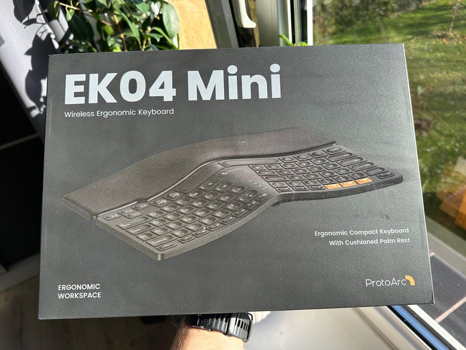 ProtoArc EK04 Ergonomiczna bezprzewodowa niemiecka klawiatura czarna