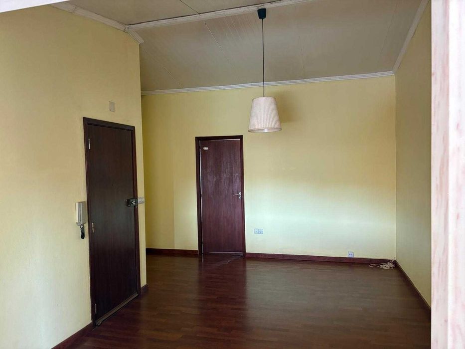 Apartamento T1 com excelente luz natural junto às Olaias