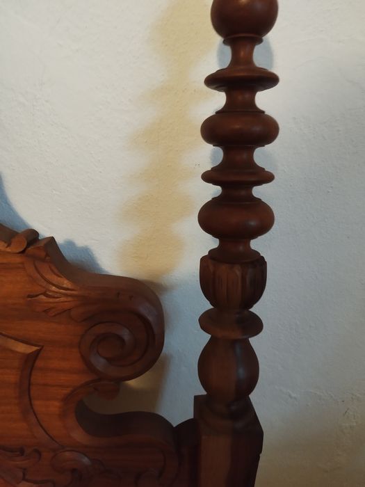 Cama de solteiro + cadeira