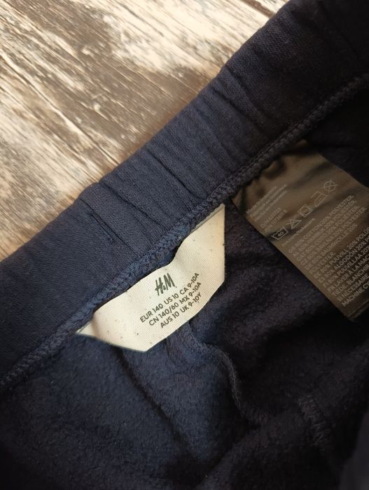 Granatowe spodnie dresowe H&M, Rozm 140