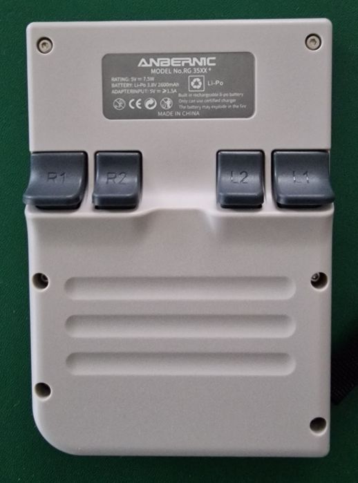 Konsola Anbernic RG35xx 64gb pokrowiec