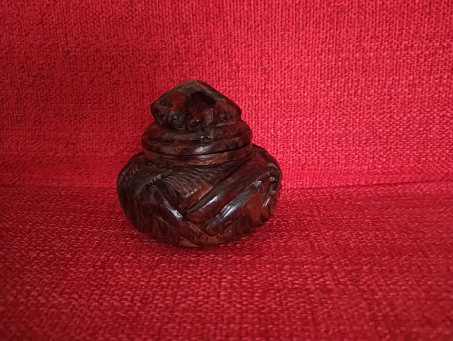 Caixa madeira africana sólida com relevos 6cm diâmetro