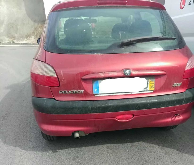 Peugeot 206 vendido às peças