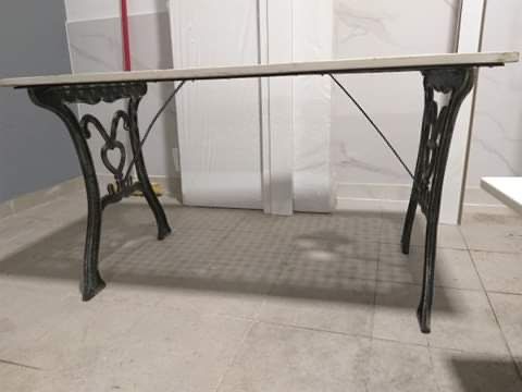 Table in good condition64286387990146122