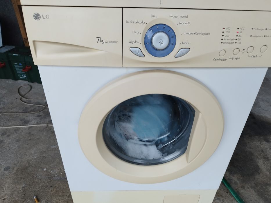 Maquina de lavar roupa LG como nova