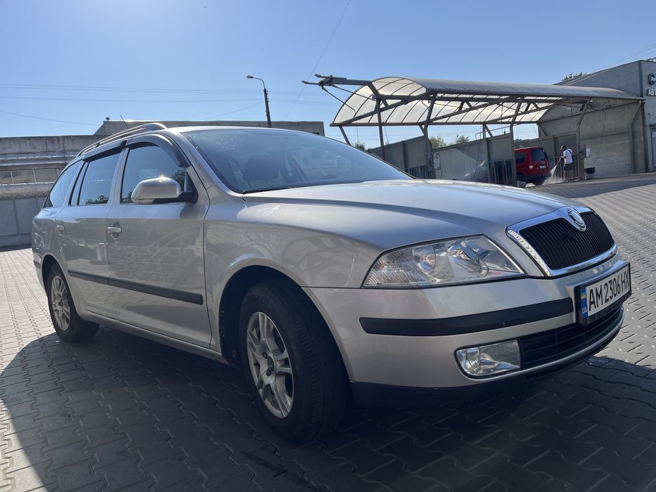 Авто skoda 1.6 бензин