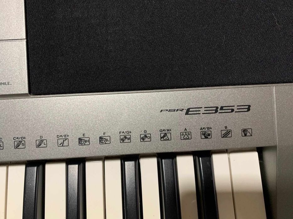 teclado de piano yamanha psr e353