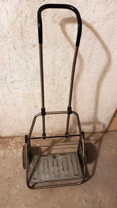 Trolley / carrinho de compras / Transporte de objetos pesados,