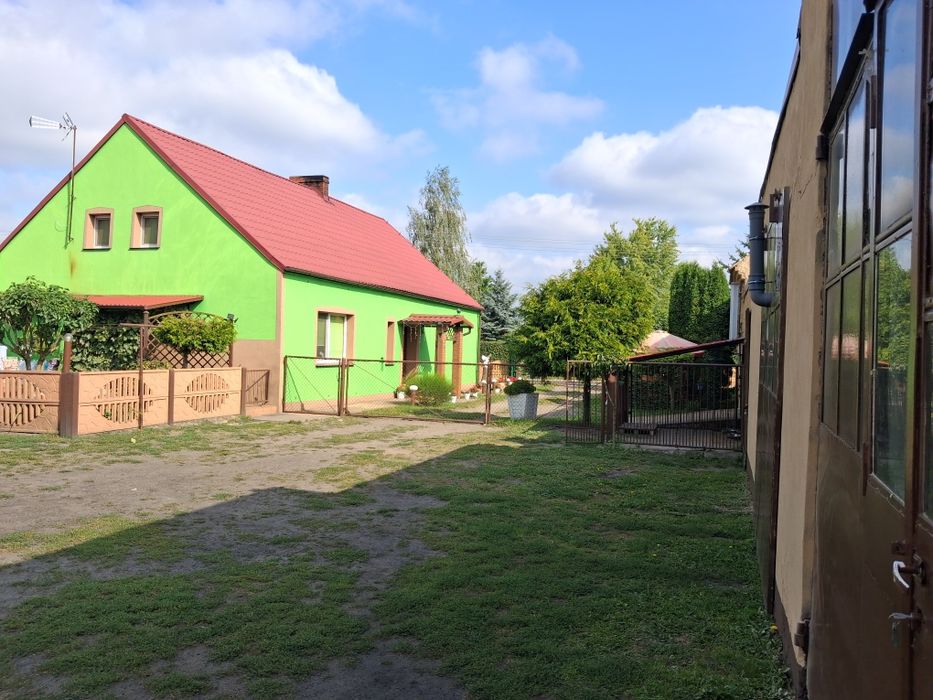 Dom z garażami i ogrodem