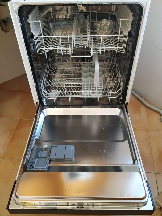 Máquina de Lavar Louça Zanussi Encastre