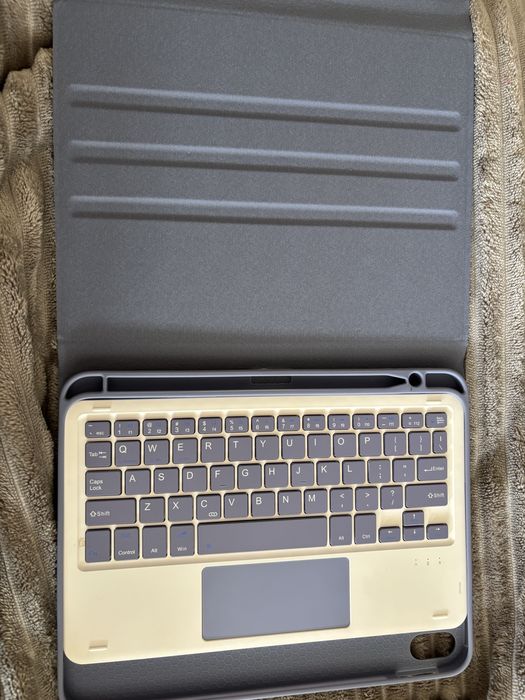 case do ipada z klawiatura z touchpadem