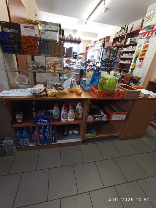 Regały sklepowe i lada sklepowa