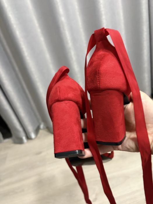 Босоніжки червоні замшеві