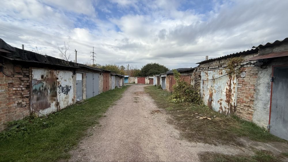 Гараж в ГК ТЕМП1, гара на бамі, для МіКРОАВТОБУСА, ПОТРІБЕН РЕМОНТ