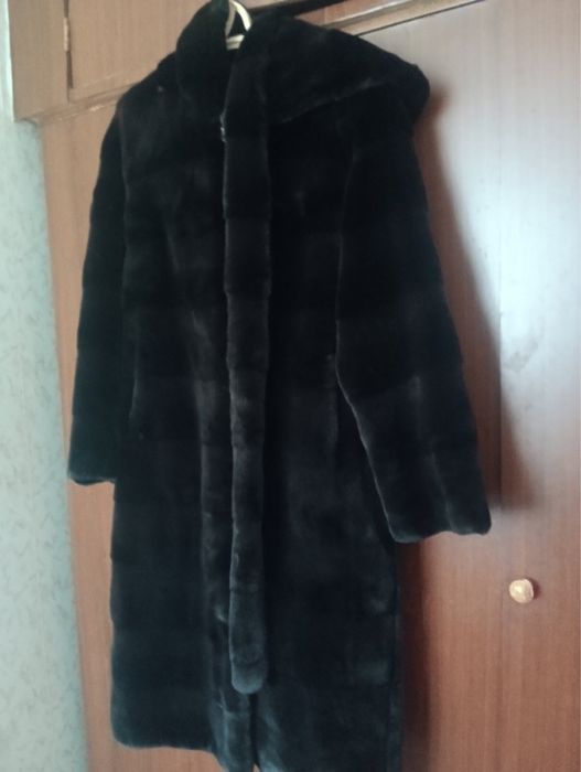 Продам гарну шубу із штучного  хутра