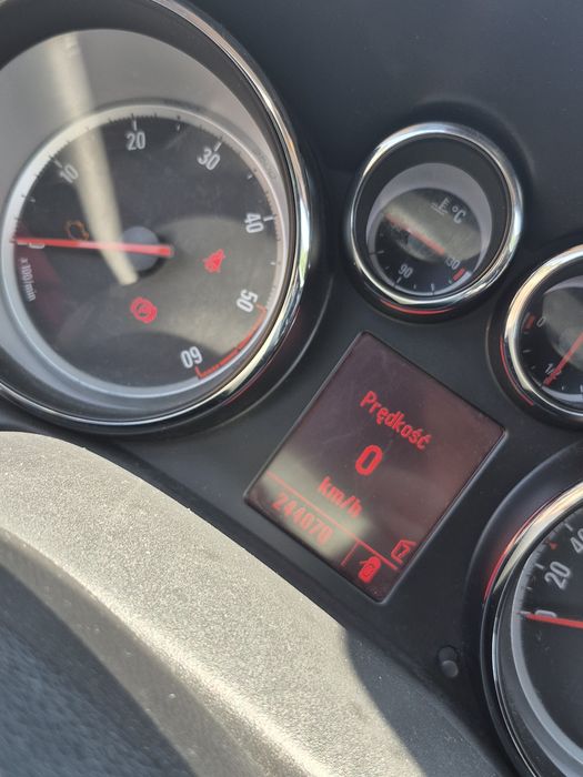 Sprzedam auto opel astra j