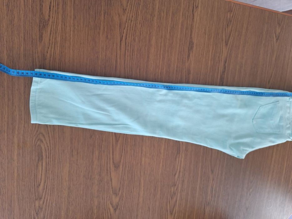 Damskie spodnie dżinsowe.