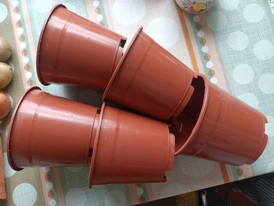 Горщиеи пластмасові 14см