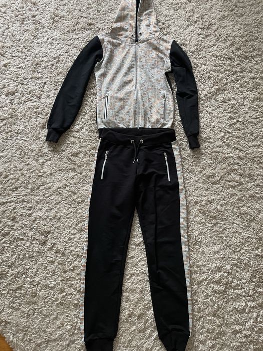 Жіночі спортивні костюми