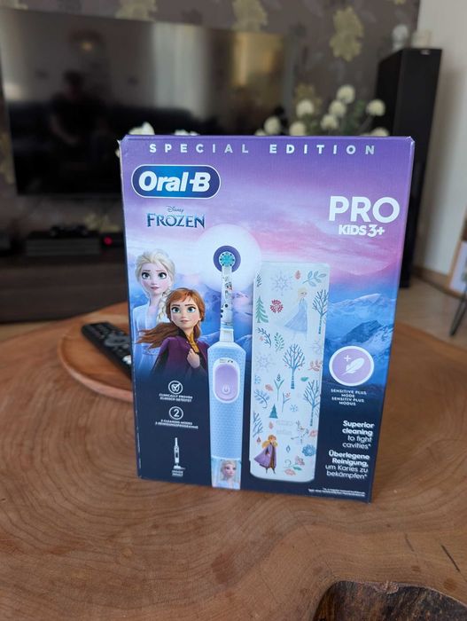 ORAL-B Pro Kids 3+ Frozen + Etui SPECIAL EDITION - Szczoteczka elektryczna dla dzieci - NOWA / SZCZECIN
