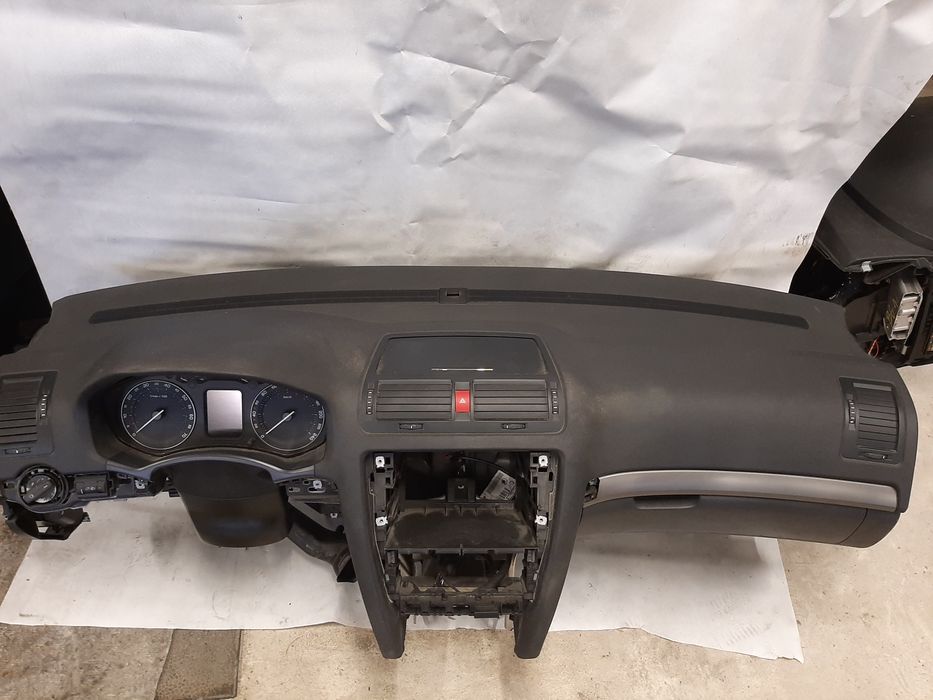 Торпедо Панель Skoda Octavia A5 2005_2010 авторозборка шрот запчастини