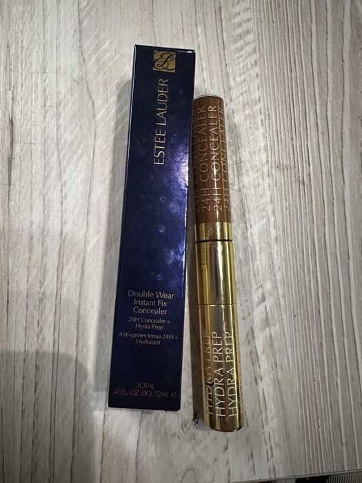 Korektor estee laduer