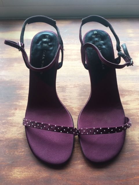 Sandálias NOVAS Zara. tam. 38.