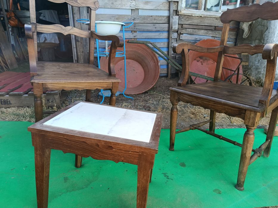 Par de Cadeiras/ Cadeirões+mesa de apoio