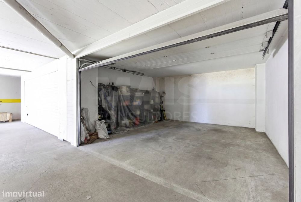 Garagem fechada em Peniche