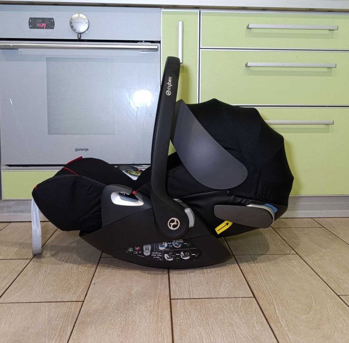 Cybex Cloud Z i-size Platinum Ferrary автокрісло в новому стані