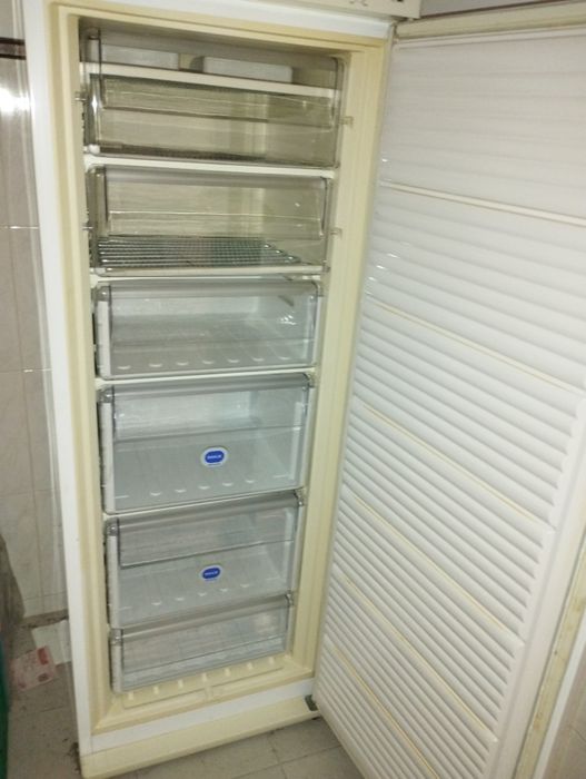 Arca congeladora vertical wirlpool