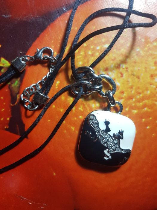 Продам кулон-подвеску в стиле инь-янь