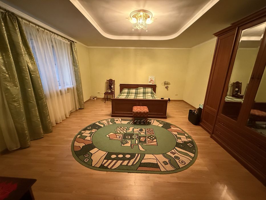 Чудовий будинок в мальовничому місті Жовква