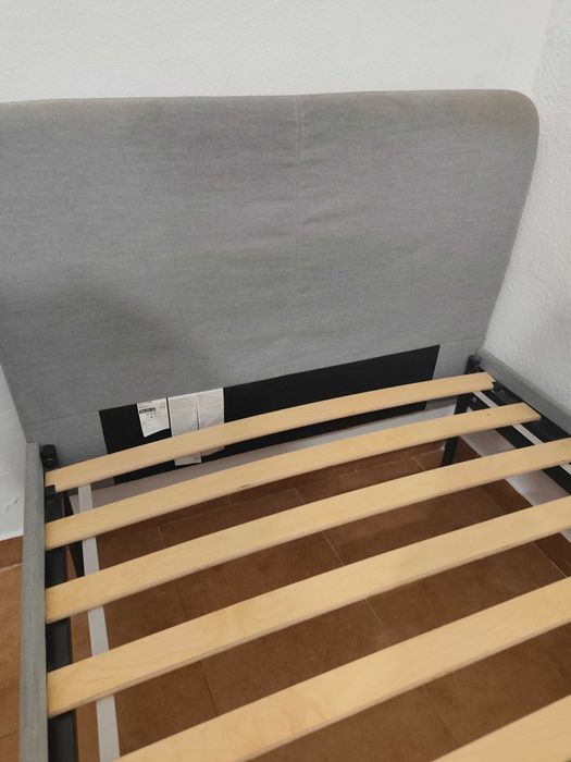 Cama individual IKEA SLATTUM 90x200 com estrado