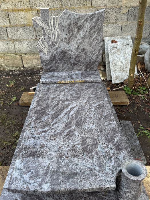 Pomnik nagrobek kamień orion