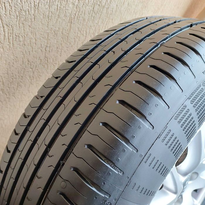 Komplet Czterech Opon Letnich CONTINENTAL 215/65/17 7mm bieżnika