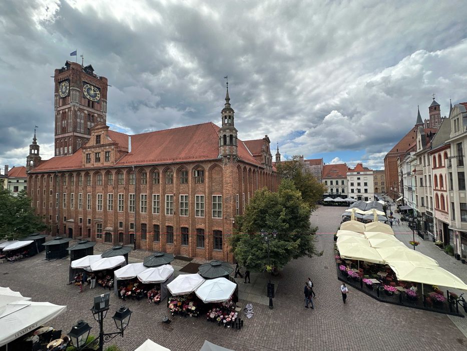 Przestronne mieszkanie 2-pokojowe z widokiem na toruńską Starówkę – Rynek Staromiejski | 58,24 m²