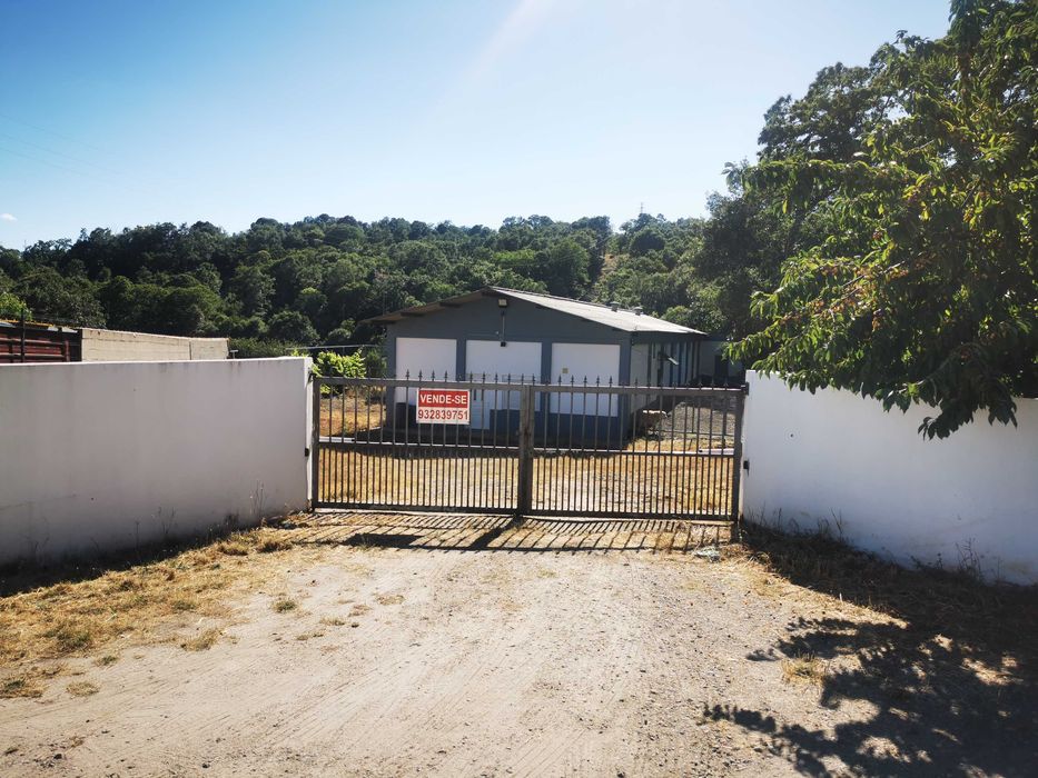 Armazém com 419 m² e Terreno de 2.856 m² | Donai, Lagomar– Bragança