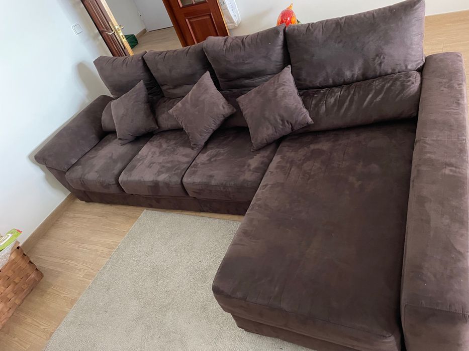 Sofá com chaise loungue